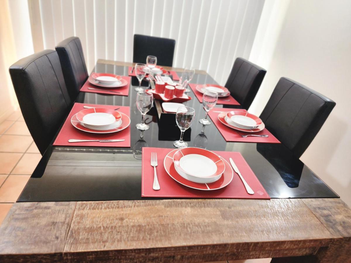 La Villa At Beach Court 에일리비치 외부 사진
